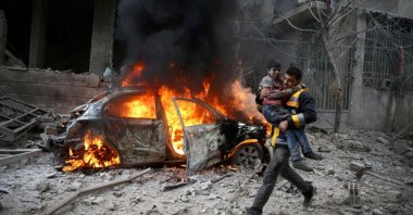 A man carries a wounded child in the town of Hamoria, Eastern Ghouta, in Damascus, Syria Jan. 6, 2018. (Reuters File Photo)