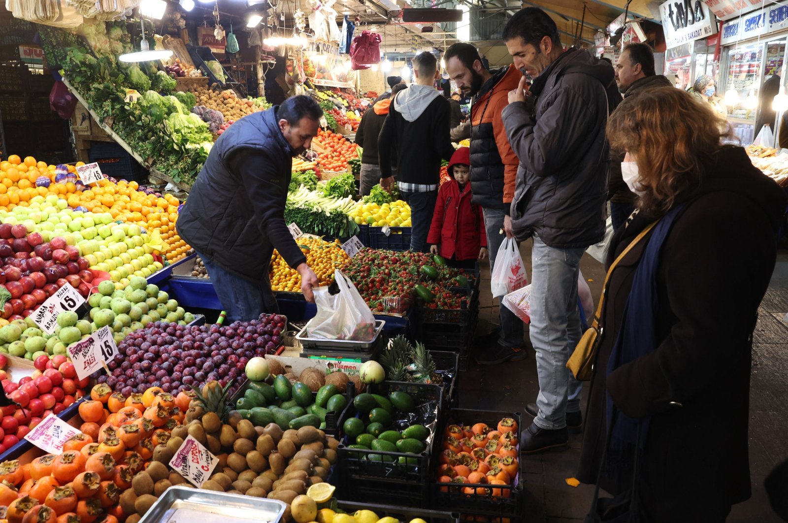 Customers buy vegetables and fruit at a public market in the historical district of Ulus in Ankara, Türkiye, Dec. 30, 2022. (AFP Photo)