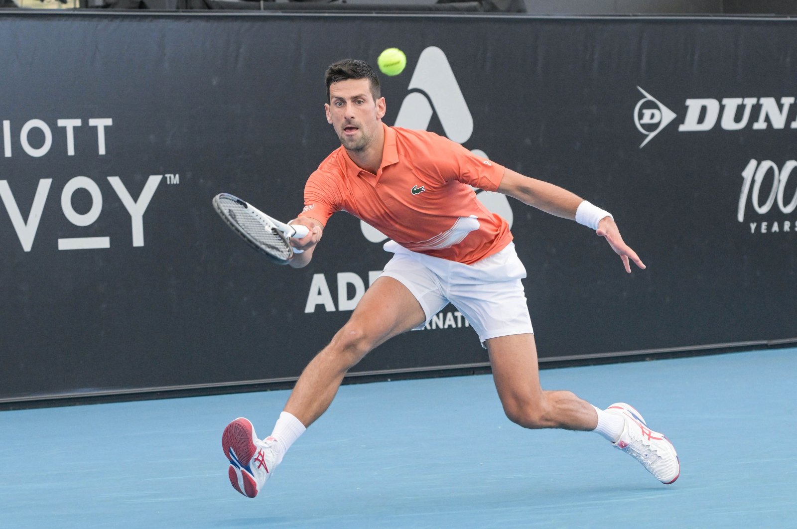Djokovic mengamankan kemenangan tunggal pertama 2023 atas biaya Lestienne