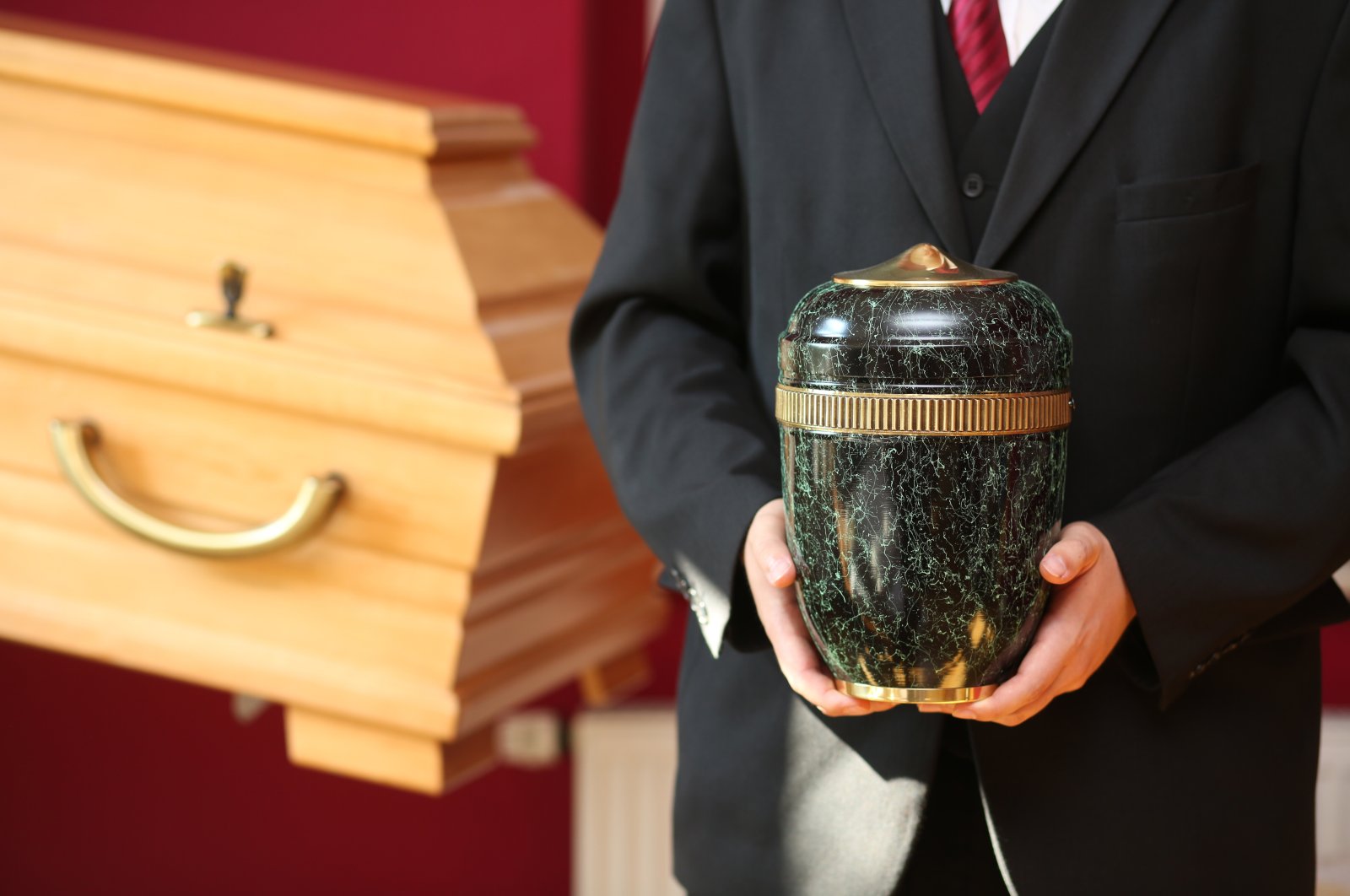 Pemakaman ‘Terhijau’: Peti mati biodegradable, guci untuk keberlanjutan