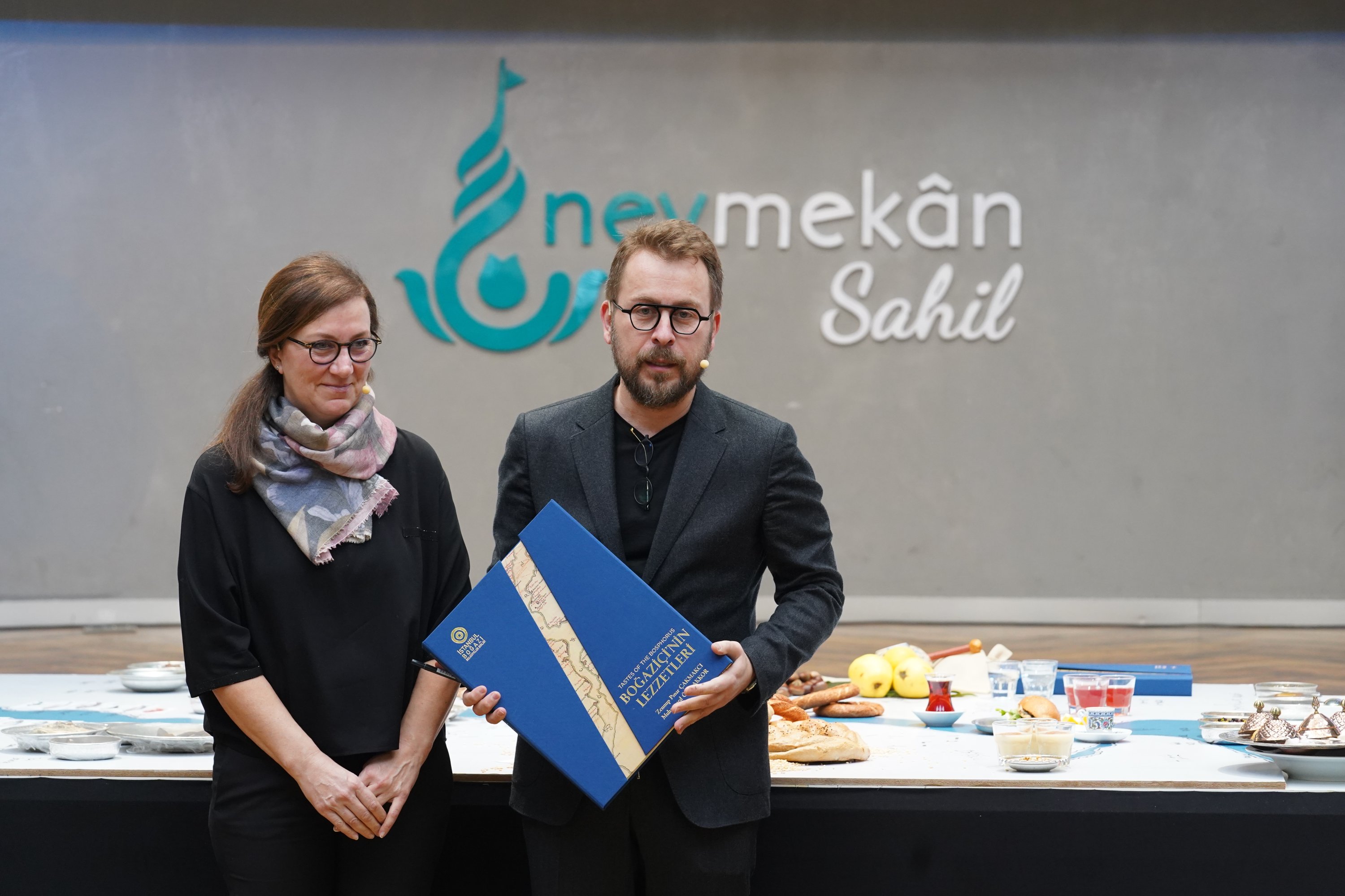 Chef Ömür Akkor (R) and Zennup Pınar Çakmakcı show their book called 