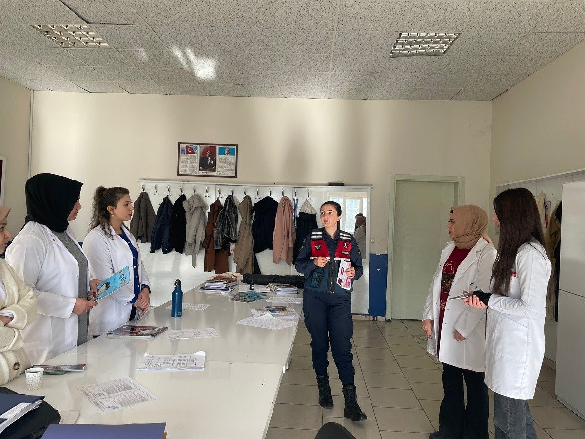 The gendarmerie provides students and teachers with information about substance abuse, combating cybercrime and pre-marriage education, Malatya, Türkiye, Dec. 28, 2022. (IHA Photo)