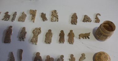 Fifty-one historical artifacts from Mesopotamian civilizations confiscated from smugglers, Türkiye, Jan. 4, 2023. (AA Agency)