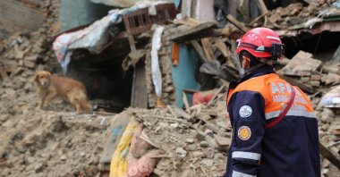Türkiye Disaster and Emergency Management Authority officials conduct a search after an earthquake in Istanbul, Türkiye, Oct. 6, 2016. (Shutterstock Photo)
