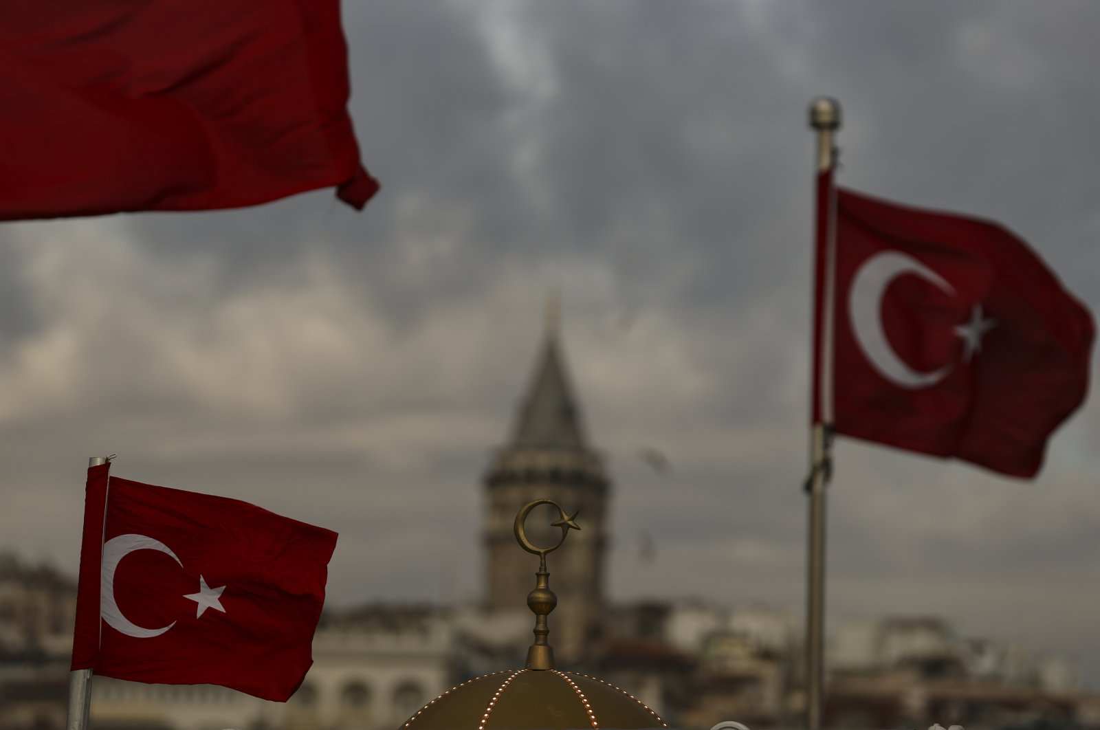 A view of Istanbul&#039;s skyline with the iconic Galata Tower, hours before a two-day weekend lockdown, in Istanbul, Jan. 29, 2021. (AP File Photo)
