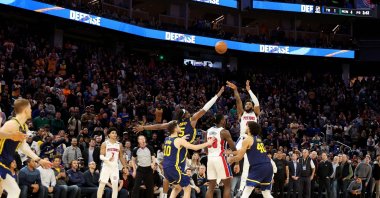 Detroit Pistons' Saddiq Bey shoots a three-point basket at the buzzer to beat the Golden State Warriors at Chase Center, San Francisco, California, U.S., Jan. 4, 2023. (AFP Photo)