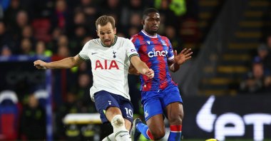 Tottenham Hotspur&#039;s Harry Kane in action with Crystal Palace&#039;s Cheick Doucoure during EPL match at the Selhurst Park, London, Britain, Jan 4, 2023. (Reuters Photo)