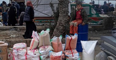 A boy waits for costumers at a market in Raqa, northern Syria, Dec. 23, 2022. (AFP Photo)