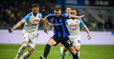 Inter Milan&#039;s Edin Dzeko in action against Napoli&#039;s Amir Rahmani during a Serie A match at the San Siro Stadium, Milan, Italy, Jan. 4, 2023. (AA Photo)


  ( Piero Cruciatti - Anadolu Ajansı )