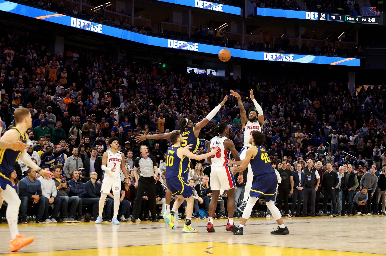 Tembakan tiga angka Bey membantu Pistons membakar Warriors