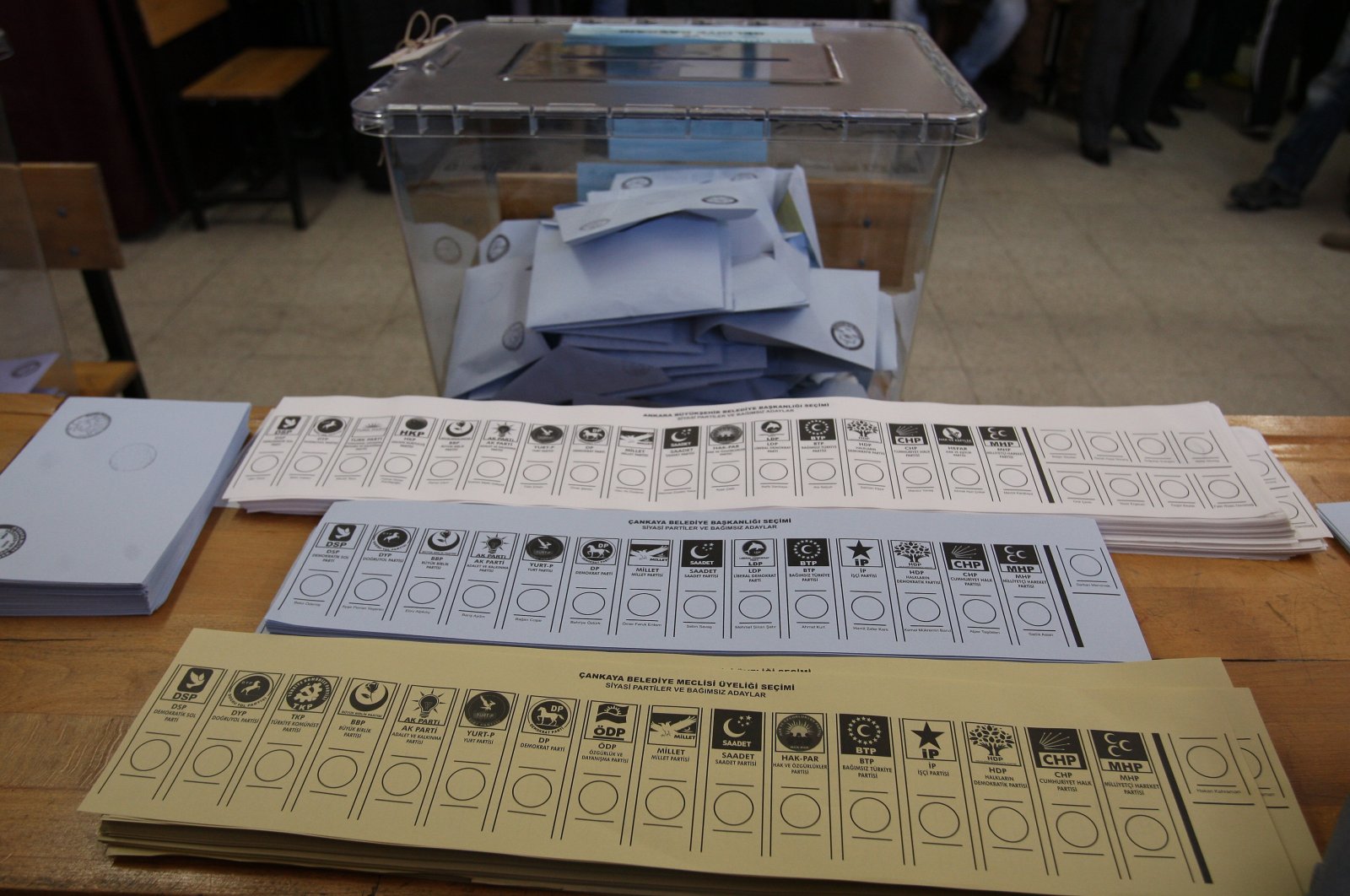 Empty ballots line a table at a polling station, in the capital Ankara, Türkiye, March 30, 2014. (PHOTO BY ALİ EKEYILMAZ)