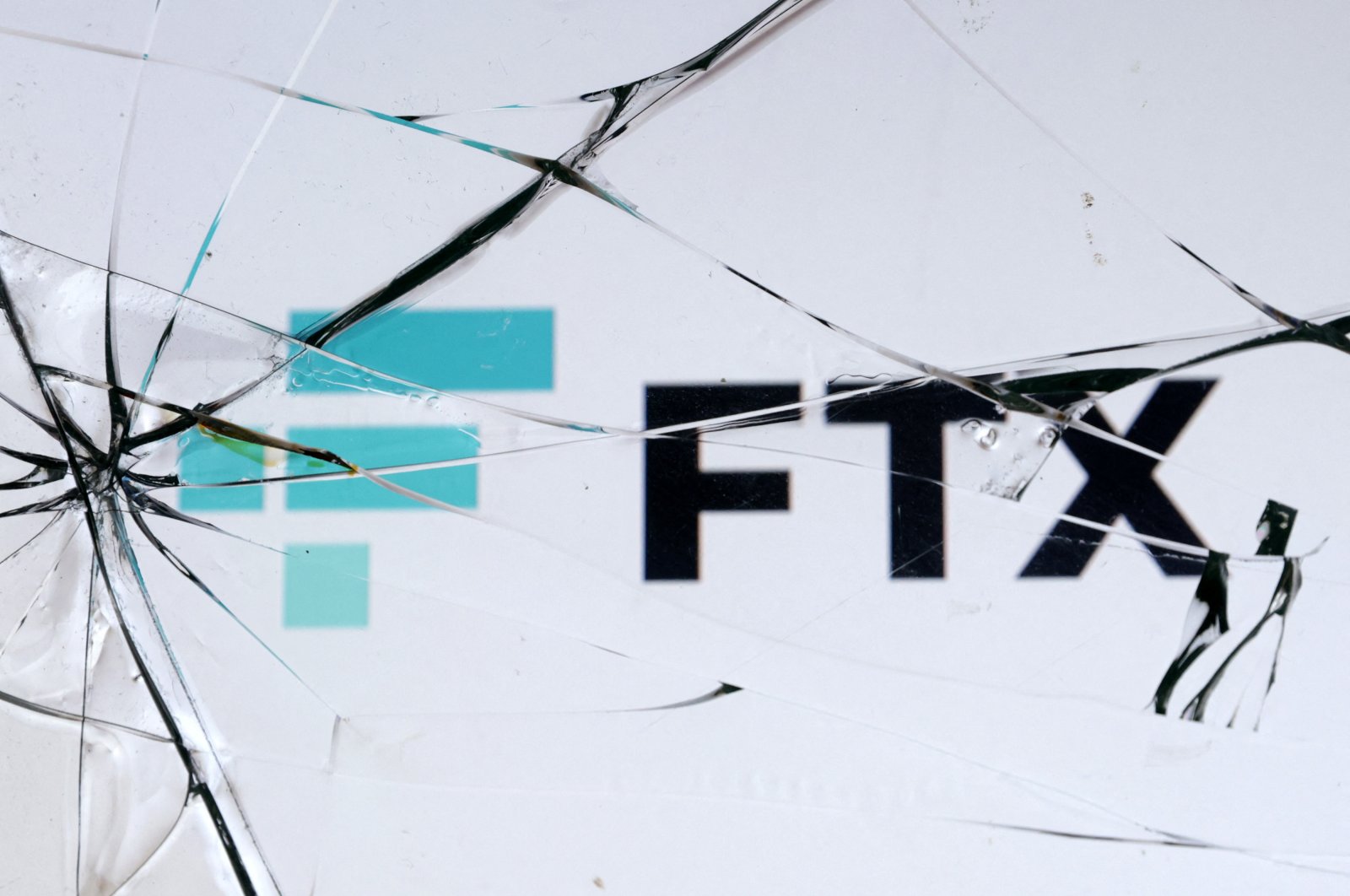 Mantan pengacara top FTX membantu otoritas AS dalam kasus Bankman-Fried