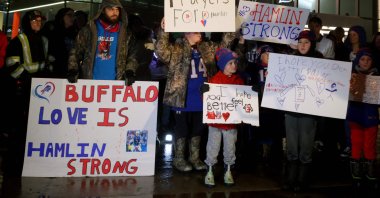 Buffalo Bills fans attend a candlelight prayer vigil for player Damar Hamlin at Highmark Stadium, Orchard Park, New York, US., Jan. 3, 2023. (AFP Photo)