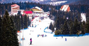 People enjoy the snow at Ilgaz Ski Center in Ilgaz, Çankırı, Türkiye. (Shutterstock Photo)