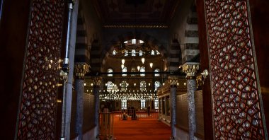 The interior of the 356-year-old Yeni Cami  mosque in Istanbul, Jan. 6, 2023. (IHA Photo)