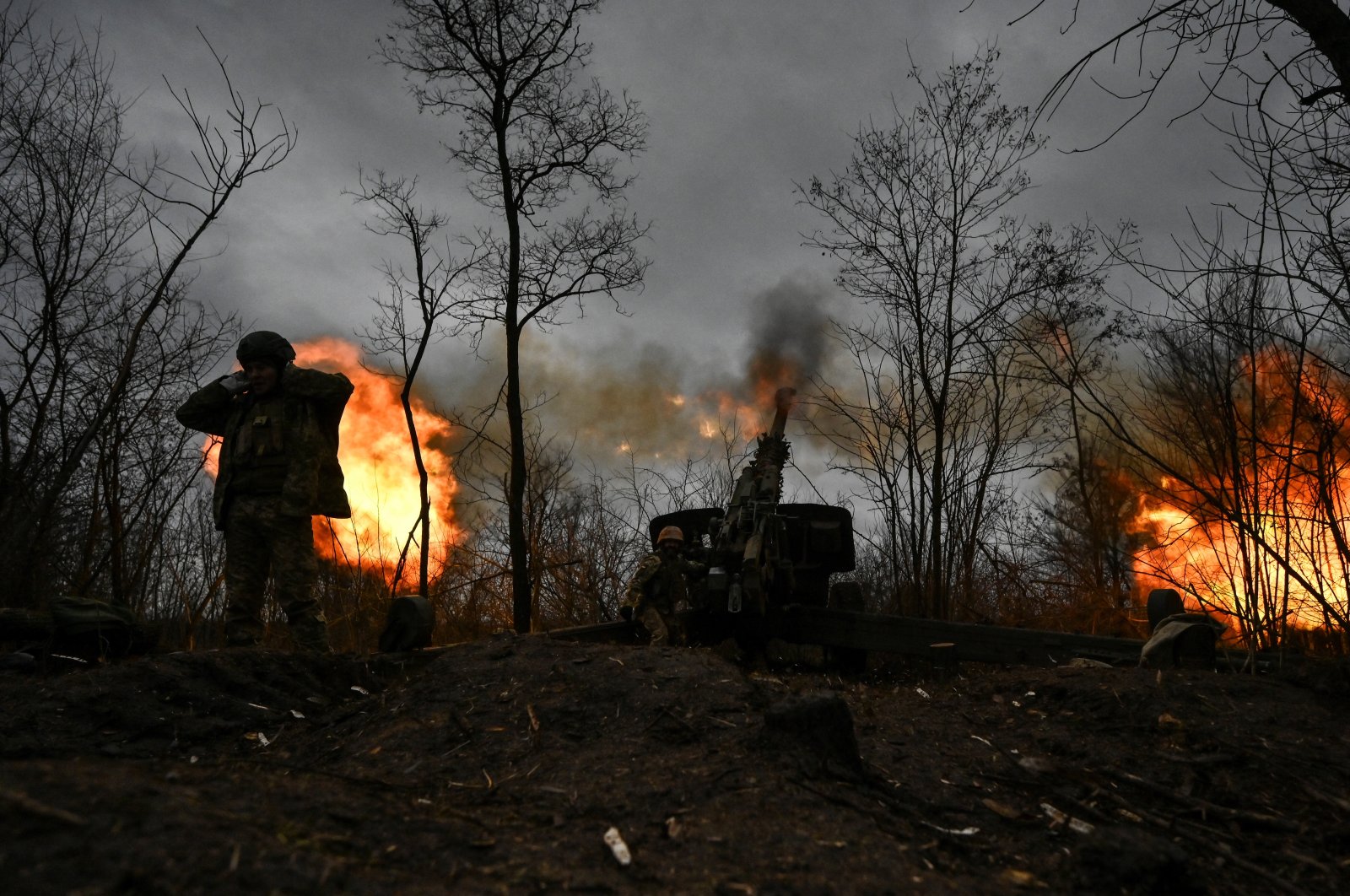 Ukrainian soldiers fire a 2A65 Msta-B howitzer toward Russian troops amid Russia&#039;s attack on Ukraine, on a front line in the Zaporizhzhia region, Ukraine, Jan. 5, 2023. (Reuters Photo)