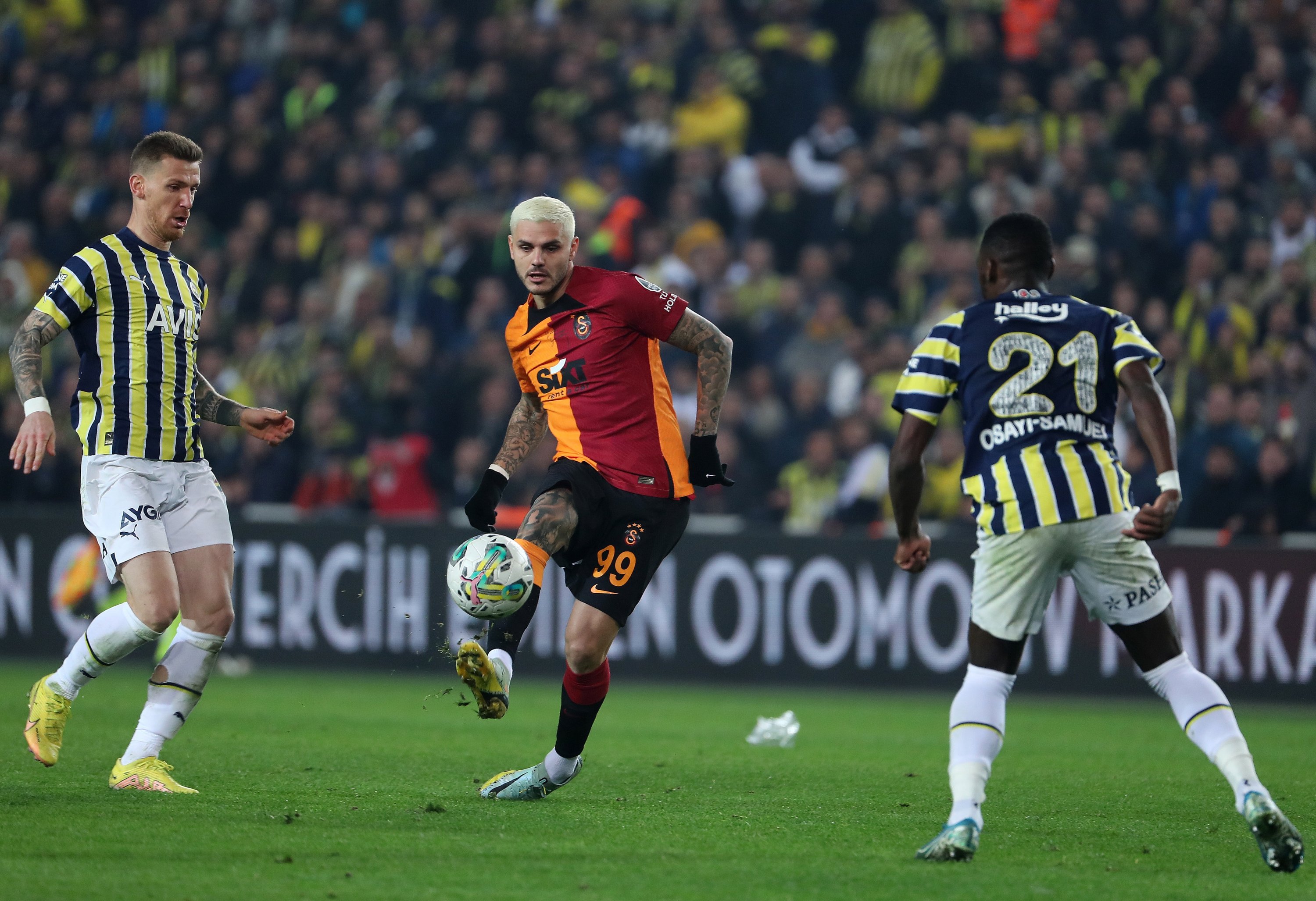 Galatasaray cement Süper Lig leadership with 3-0 win over Fener