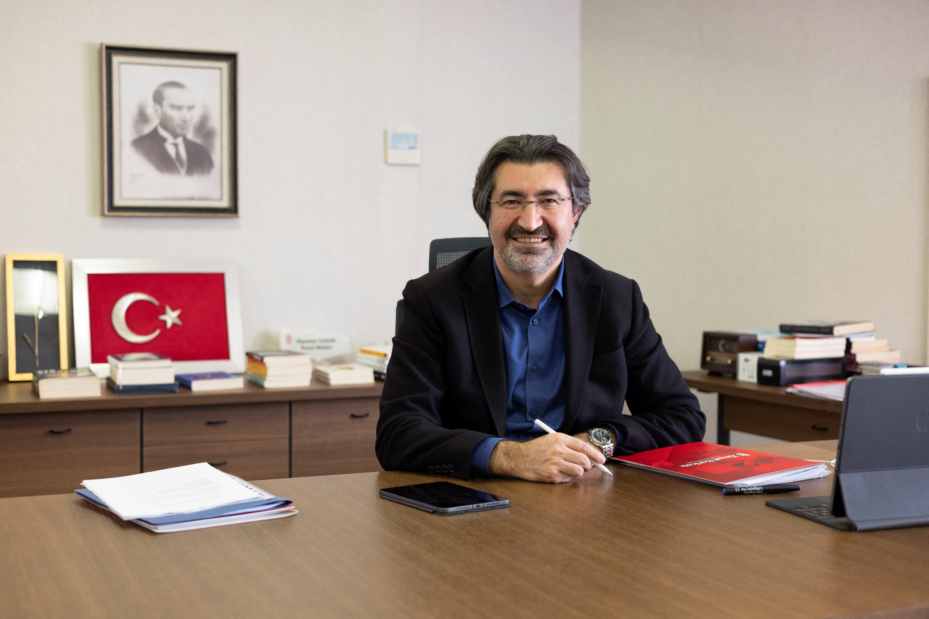 Alpaslan Çakar, dyrektor generalny największego tureckiego banku Ziraat i przewodniczący Stowarzyszenia Banków Tureckich (TBB), pozuje podczas wywiadu dla agencji Reuters w Stambule, Turcja, 23 grudnia 2022 r. (Zdjęcie: Reuters)