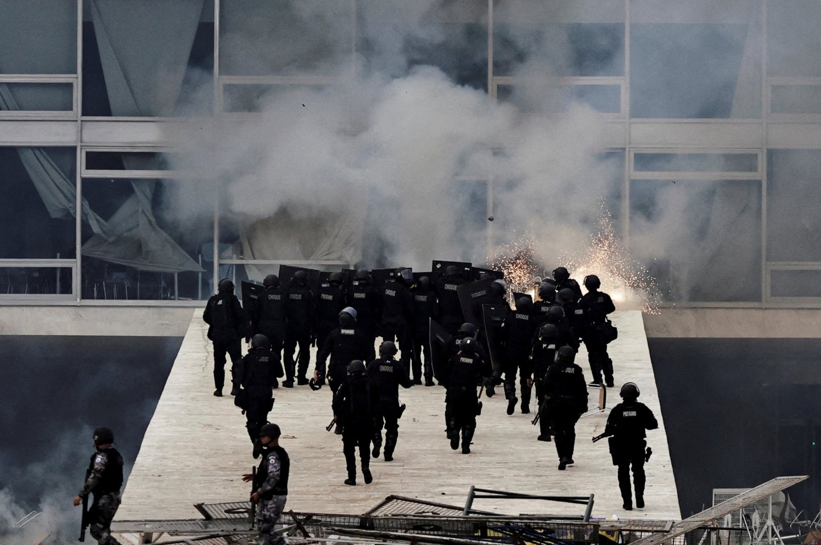 Security forces operate as supporters of Brazil&#039;s former President Jair Bolsonaro demonstrate against President Luiz Inacio Lula da Silva, in Planalto Palace, in Brasilia, Brazil, Jan. 8, 2023. (Reuters Photo)