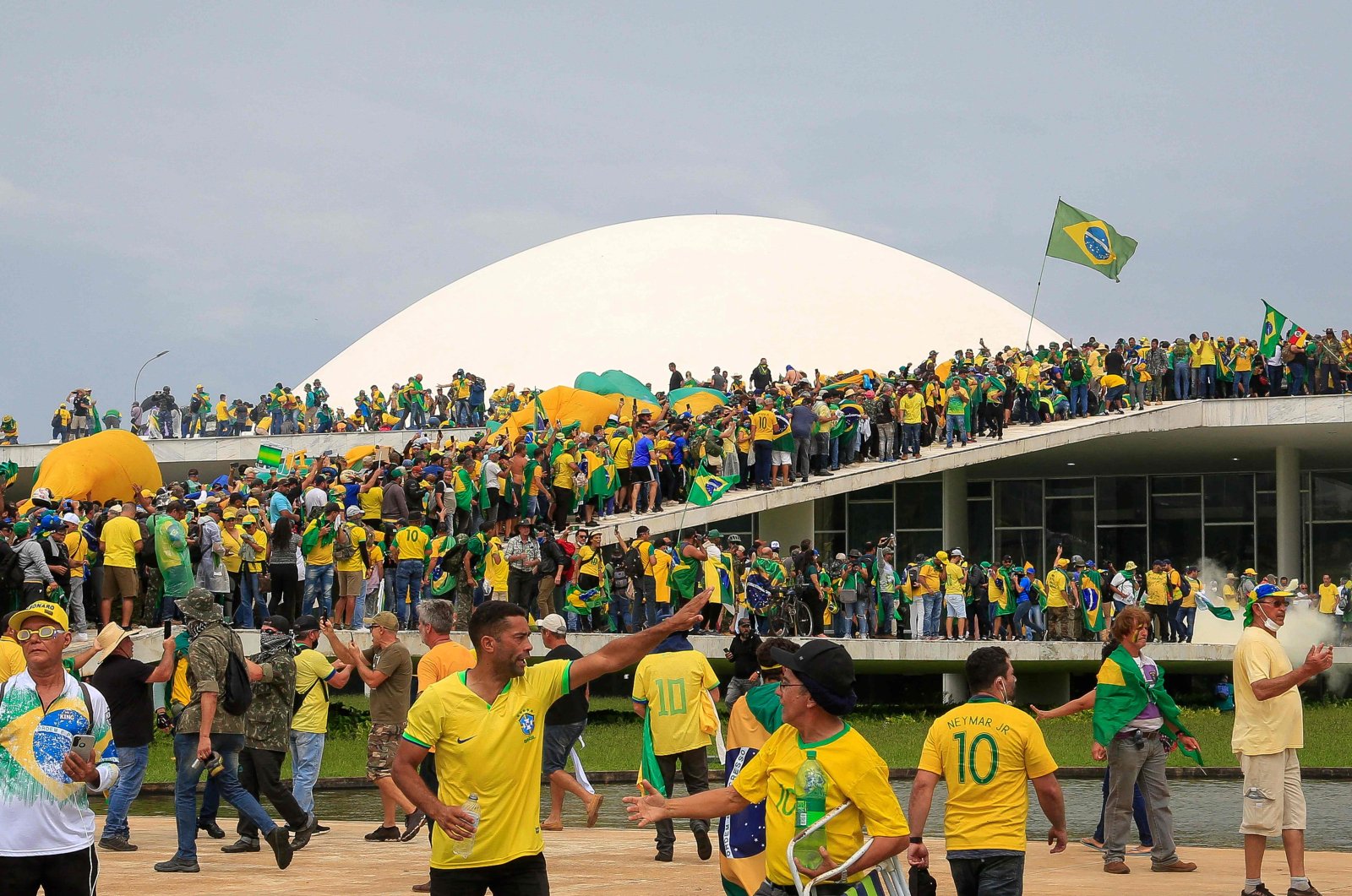 Supporters of Brazilian former President Jair Bolsonaro invade the National Congress, Brasilia, Brazil, Jan. 8, 2023. (AFP Photo)