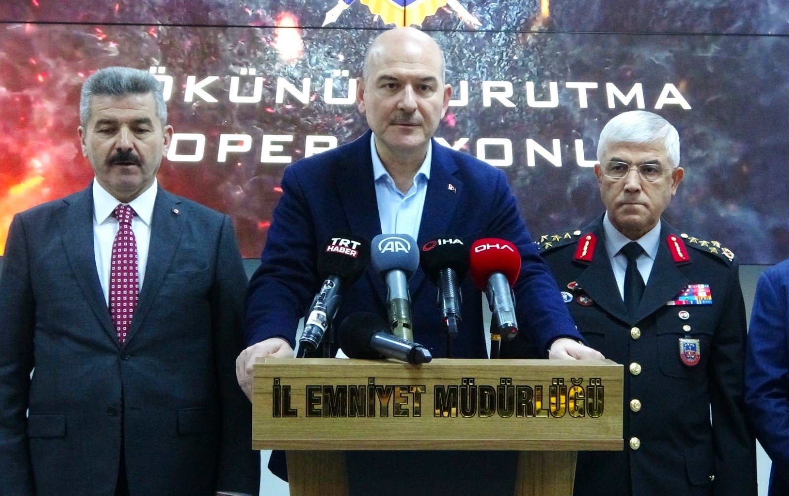 Interior Minister Süleyman Soylu briefs the press about the anti-narcotics operation carried out in Uşak, Türkiye, Jan. 10, 2023. (IHA Photo)