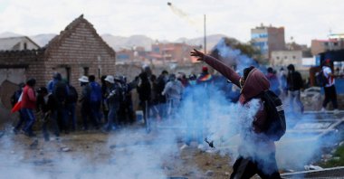 Demonstrators clash with security forces during a protest demanding early elections and the release of jailed former President Pedro Castillo, Juliaca, Peru, Jan. 9, 2023. (Reuters Photo)