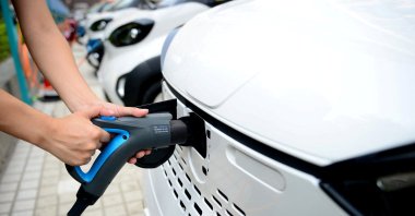 A staff member hooks up a charging cable to an electric vehicle (EV) at a charging station in Liuzhou, Guangxi Zhuang Autonomous Region, China, July 31, 2017. (Reuters Photo)