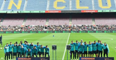 FC Barcelona players pose for pictures during a training session open to fans at the Camp Nou stadium in Barcelona, Spain, Jan. 2, 2023. (AFP Photo)