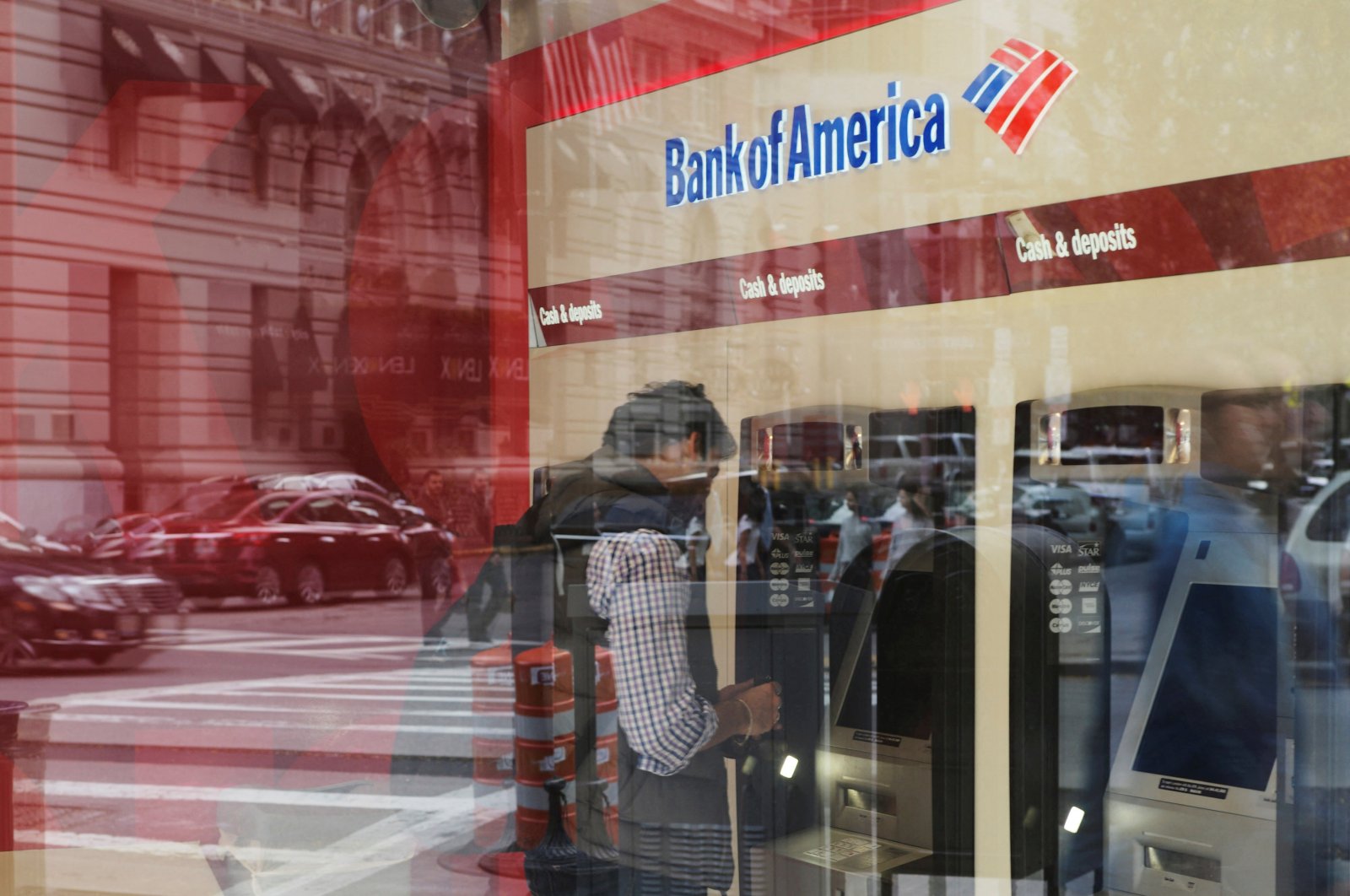 A customer uses an ATM at a Bank of America branch in Boston, Massachusetts, U.S., Oct. 11, 2017. (Reuters Photo)