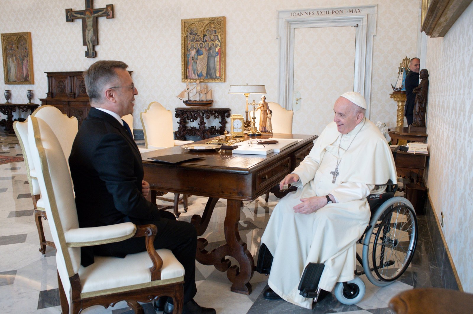 Türkiye&#039;s Ambassador to the Vatican Lütfullah Göktaş speaks with Pope Francis in the Vatican, May 28, 2022. (AA Photo)