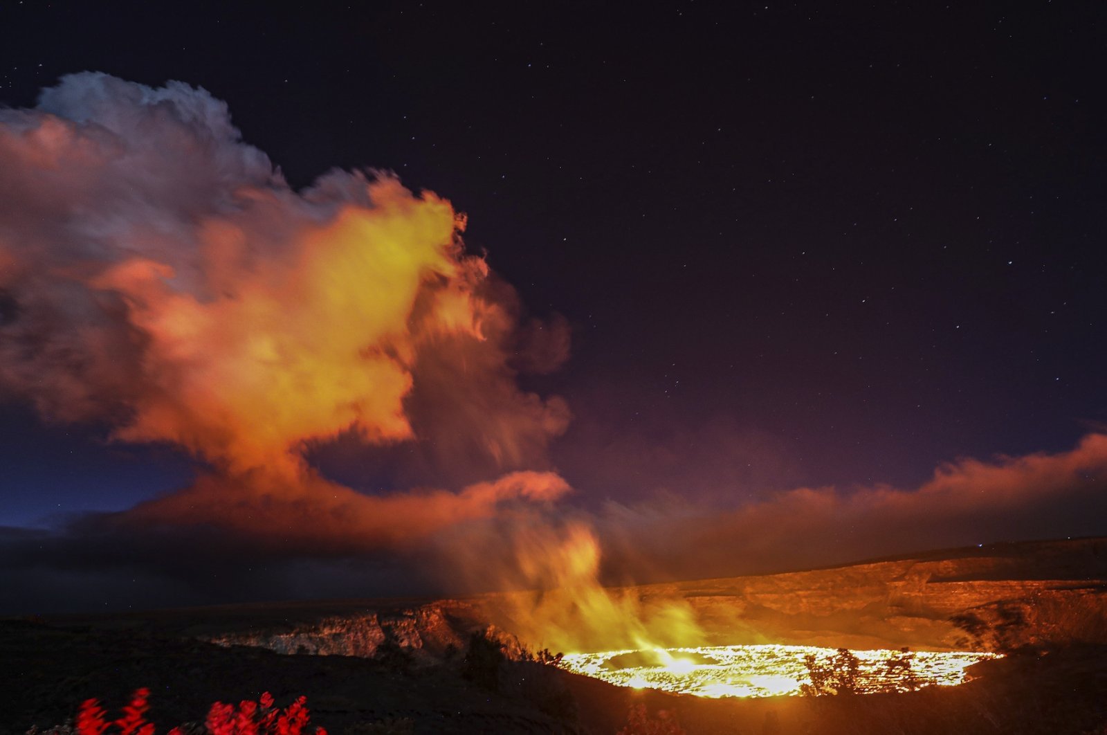 Gunung berapi Hawaii meletus sekali lagi, menciptakan pemandangan yang spektakuler