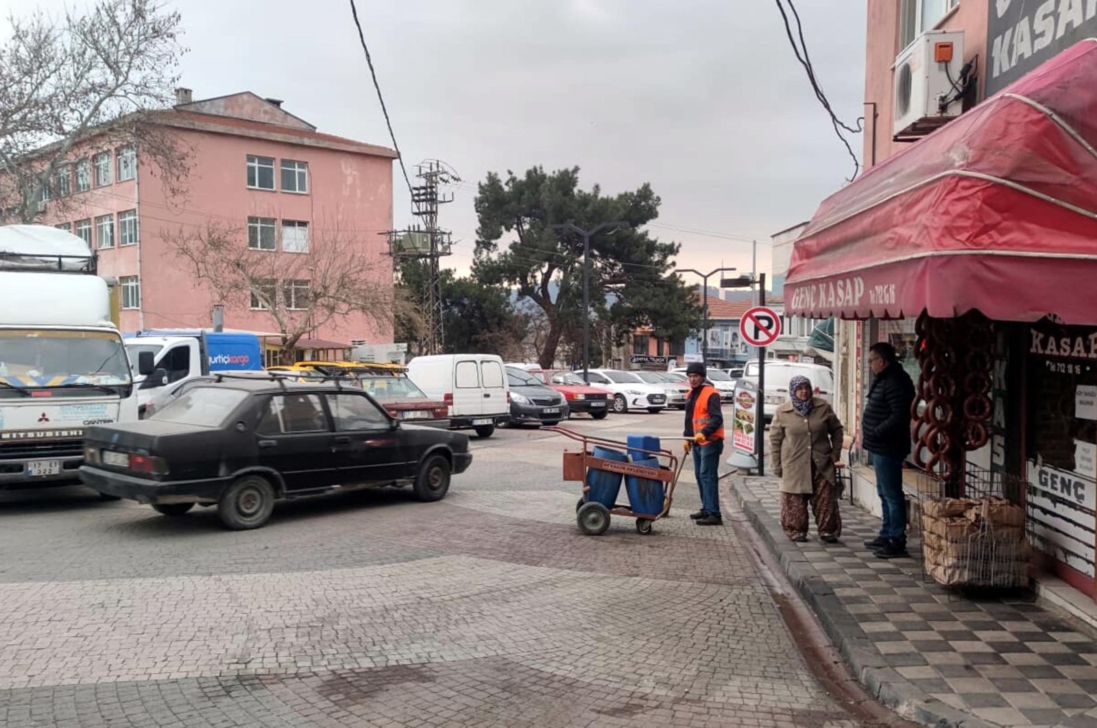 Citizens gather outside moments after the earthquake in Ayvacık, Türkiye, Jan. 10, 2023. (DHA Photo)