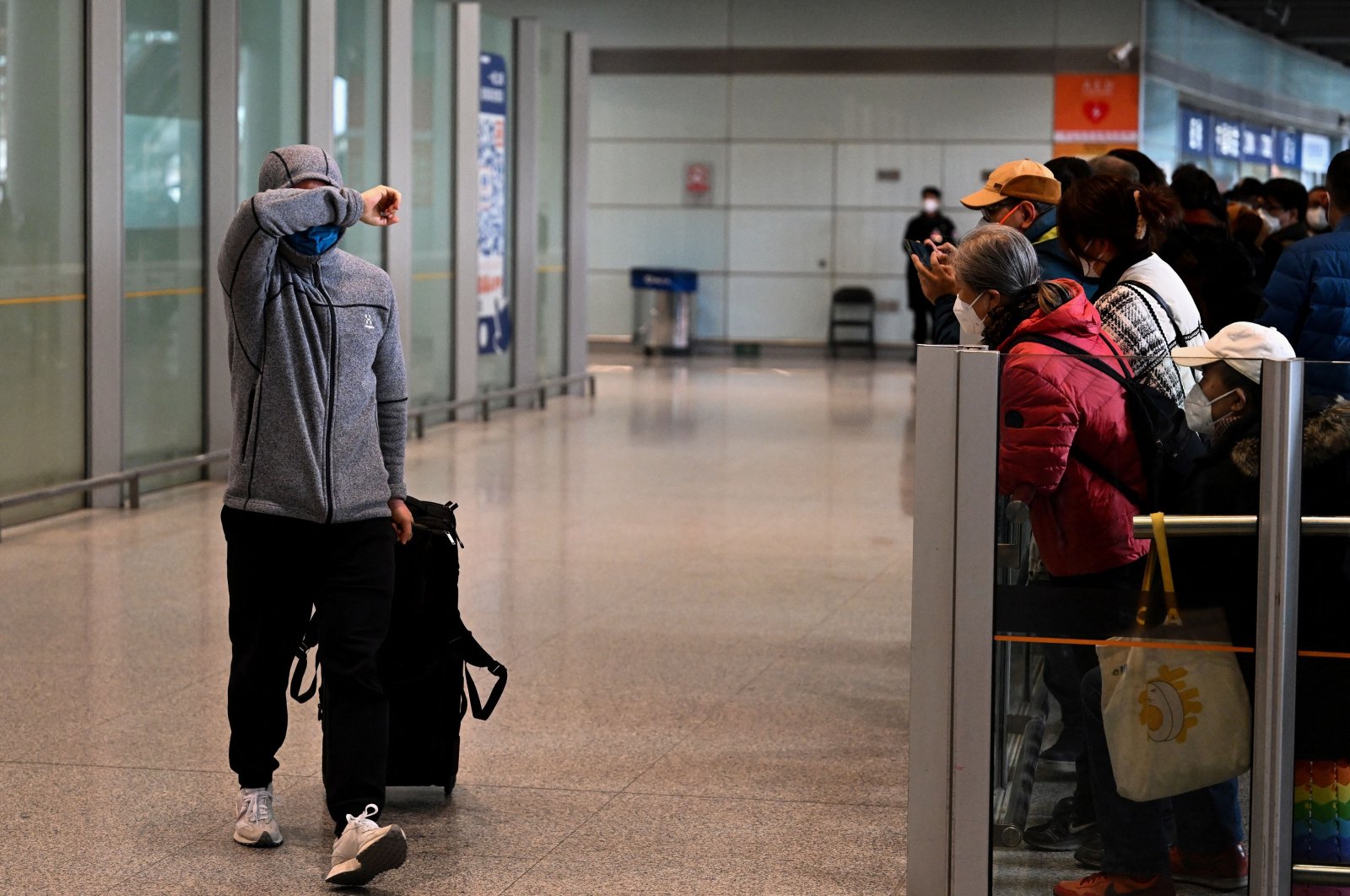 China menangguhkan visa perjalanan untuk warga Korea Selatan, Jepang karena COVID-19