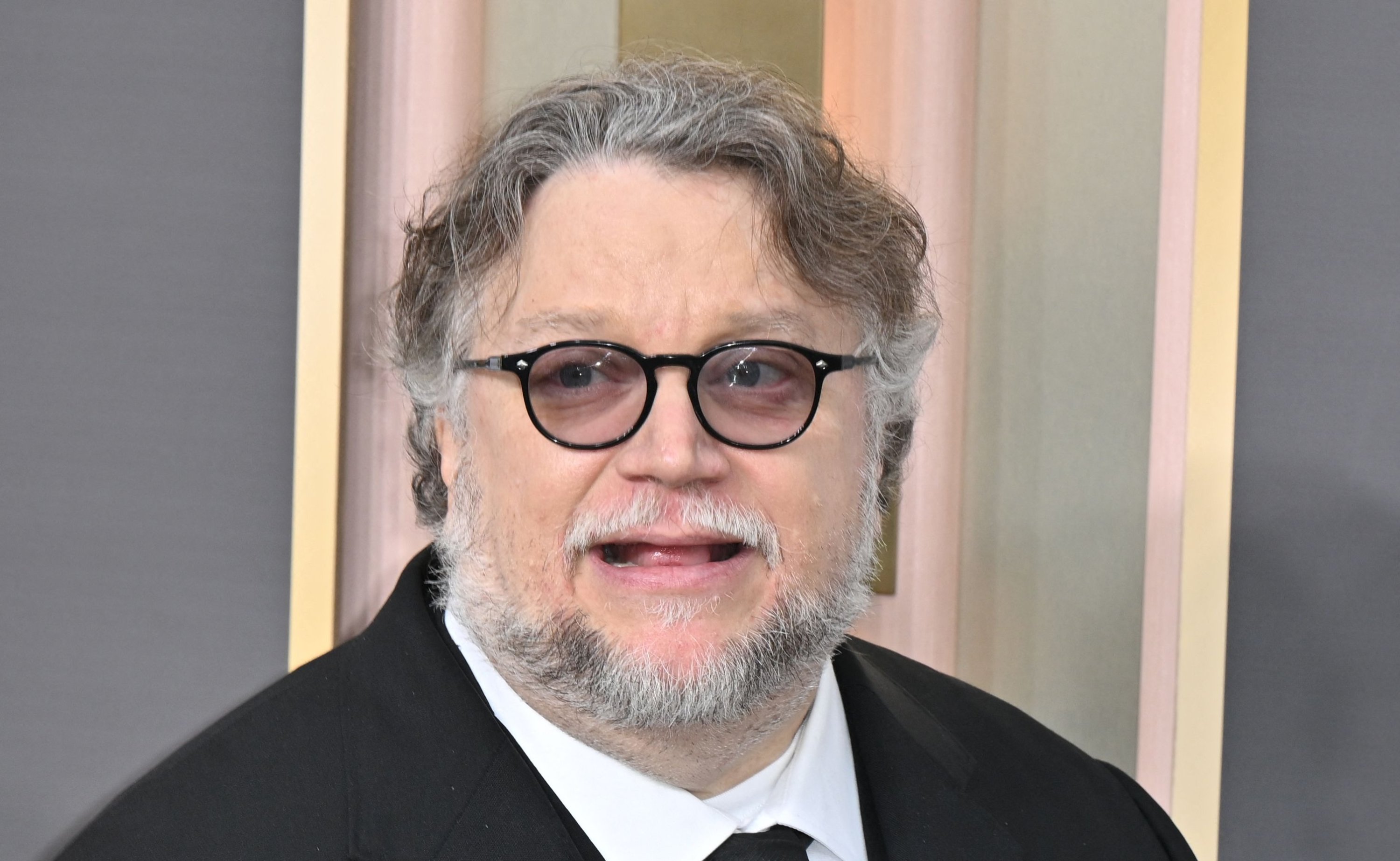 Sutradara Meksiko Guillermo del Toro tiba untuk Penghargaan Golden Globe tahunan ke-80 di hotel The Beverly Hilton di Beverly Hills, California, AS, 10 Januari 2023. (Foto AFP)