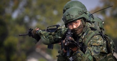 Taiwan military personnel maneuver in a drill at a military base in Chiayi, Taiwan, Jan. 6, 2023. (EPA Photo)