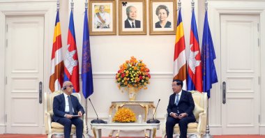 Agriculture and Forestry Minister Vahit Kirişci and Cambodian Prime Minister Hun Sen (R) meet as part of the Türkiye-Cambodia Joint Economic Commission (CEC) meeting in Phnom Penh, Cambodia, Jan. 11, 2023. (Courtesy of Agriculture and Forestry Ministry)