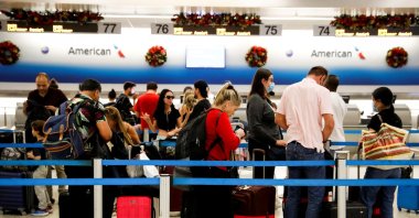 Travelers queue to check in for their flights at Miami International Airport after the Federal Aviation Administration (FAA) said it had slowed the volume of airplane traffic over Florida due to an air traffic computer issue, in Miami, Florida, U.S. Jan. 2, 2023. (Reuters Photo)
