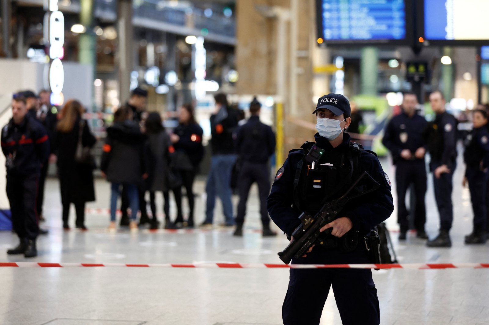 Banyak luka dalam serangan pisau di stasiun Paris Gare du Nord
