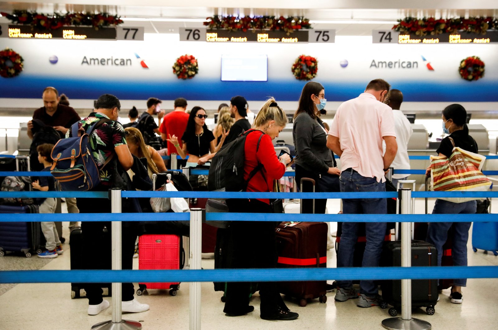 Travelers queue to check in for their flights at Miami International Airport after the Federal Aviation Administration (FAA) said it had slowed the volume of airplane traffic over Florida due to an air traffic computer issue, in Miami, Florida, U.S. Jan. 2, 2023. (Reuters Photo)