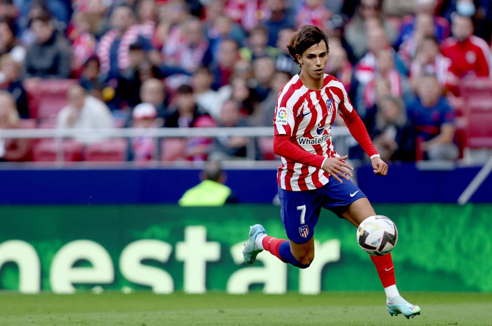 Atletico Madrid&#039;s Portuguese forward Joao Felix controls the ball before scoring his team&#039;s first goal during the Spanish league football match between Club Atletico de Madrid and RCD Espanyol at the Wanda Metropolitano stadium in Madrid, Spain, Nov. 6, 2022. (AFP Photo)