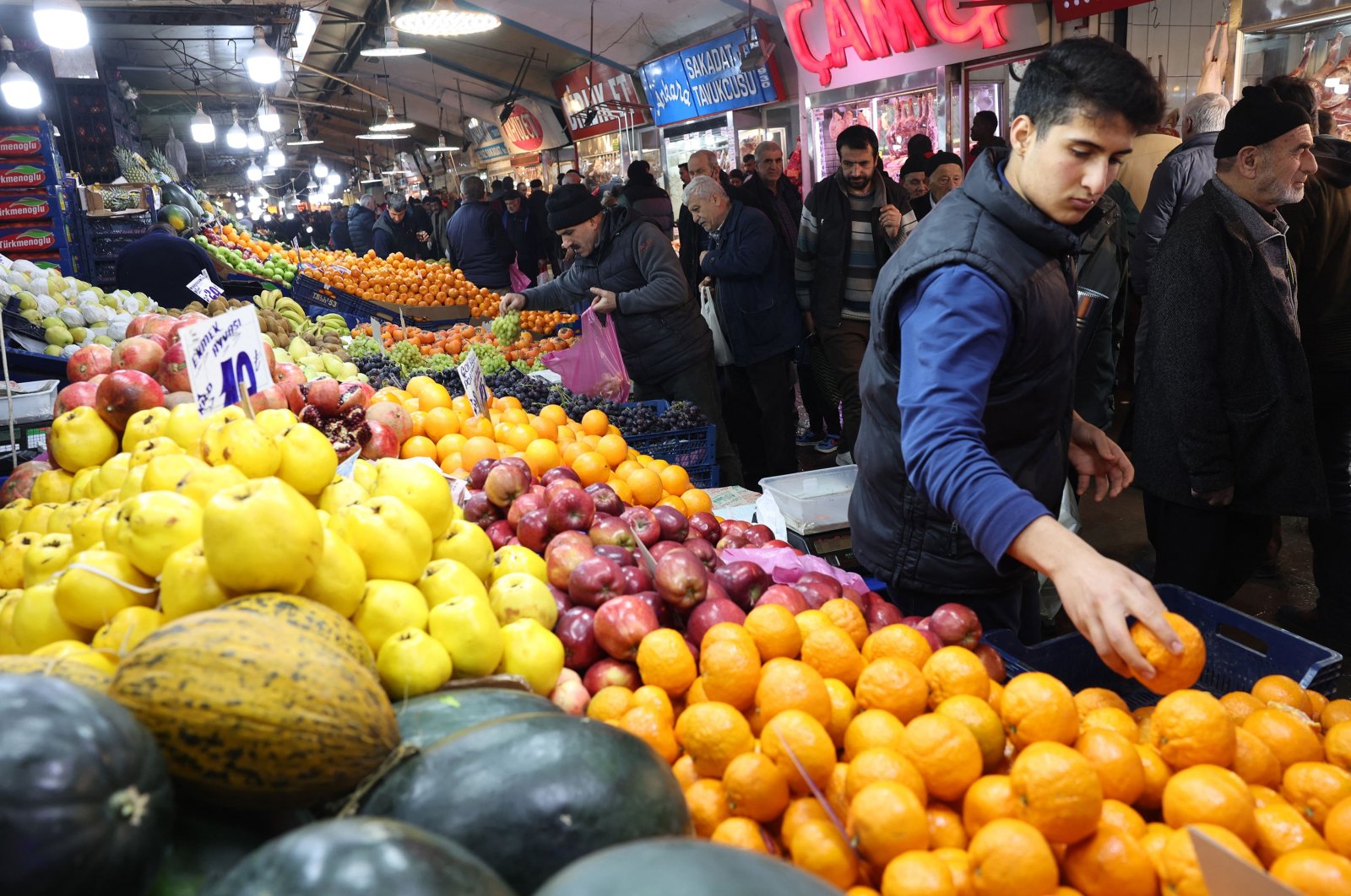 Customers buy vegetables and fruits at a public market in the historical district of Ulus in Ankara, Türkiye, Dec. 30, 2022. (AFP Photo)