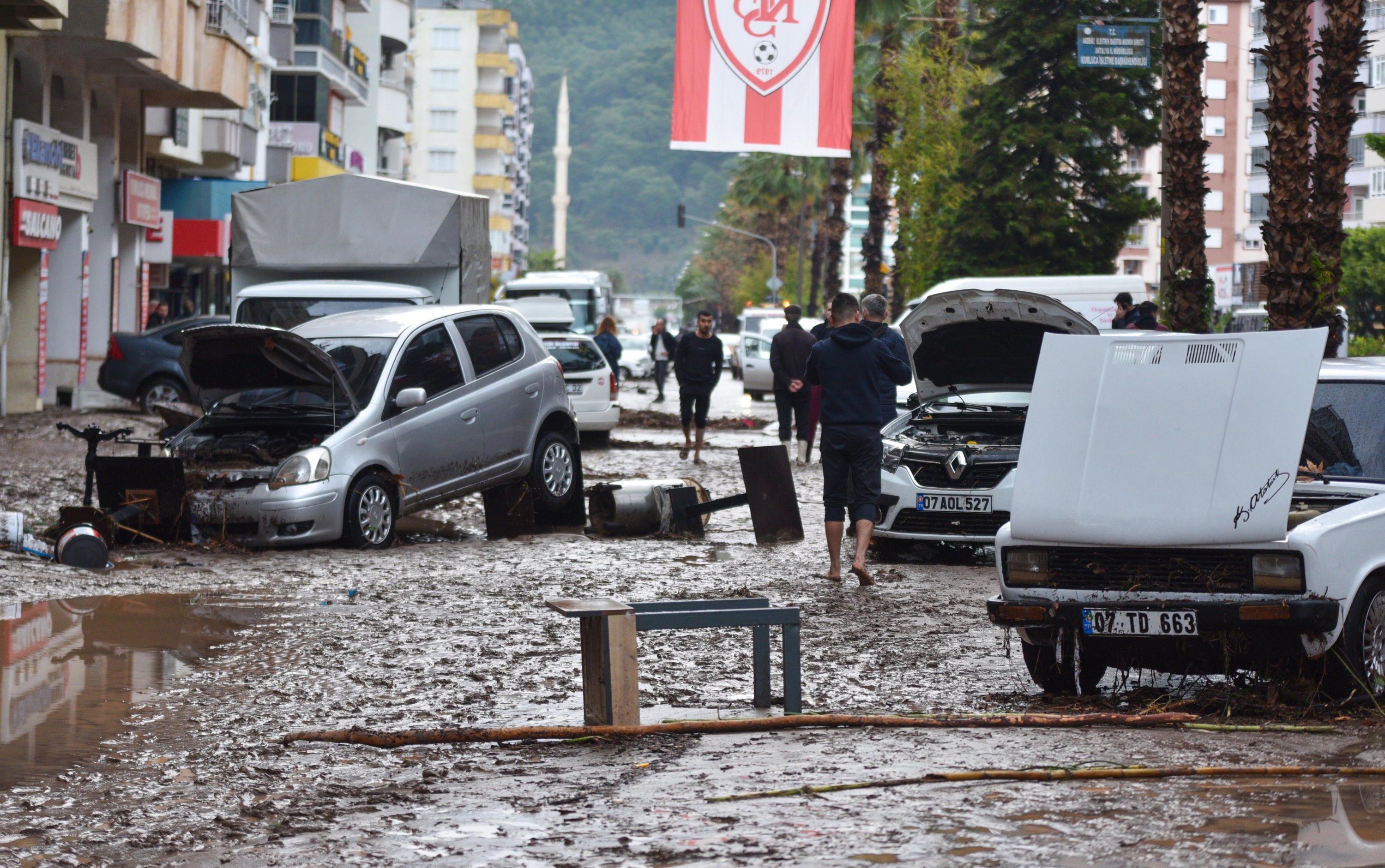 Floods, stormy weather disrupt Türkiye's Antalya region | Daily Sabah