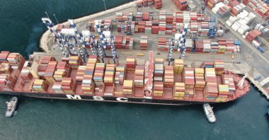 A container ship is seen at a port in Istanbul, Türkiye, March 29, 2021. (IHA Photo)