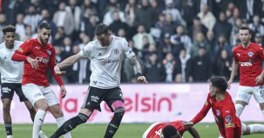 Beşiktaş&#039;s Wout Weghorst (L2) in action against Kasımpaşa players during a Süper Lig match at Vodafone Park, Istanbul, Türkiye, Jan. 7, 2023 (AA Photo)