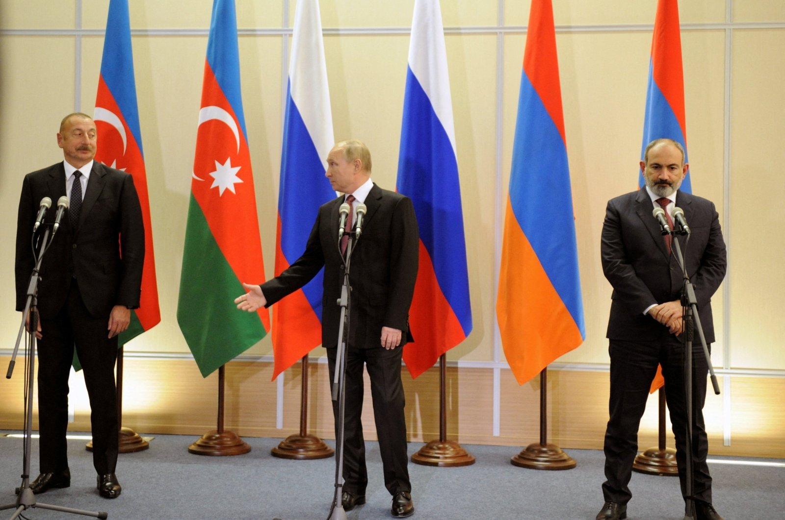 Azerbaijani President Ilham Aliyev (L), Russian President Vladimir Putin (C) and Armenian Prime Minister Nikol Pashinian attend a news conference following their trilateral meeting in Sochi, Russia, Nov. 26, 2021. (Reuters Photo)