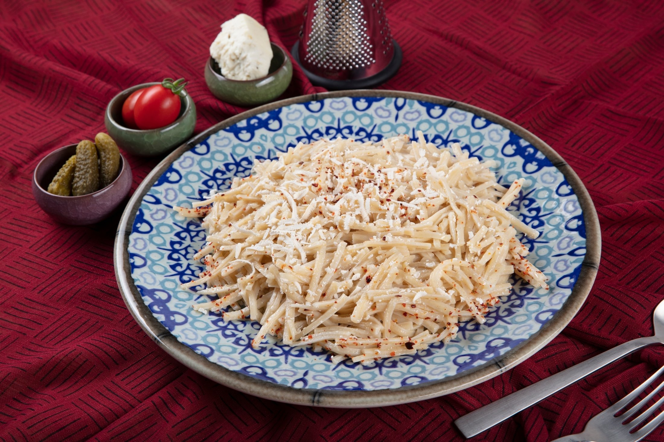 Pasta erişte tradisional Turki dengan keju.  (Foto Shutterstock)