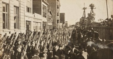 British soldiers parade in Karaköy. (Photo courtesy of Suna and İnan Kıraç Foundation Photography Collection)