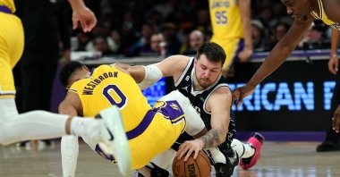 Dallas Mavericks&#039;s Luka Doncic and Los Angeles Lakers&#039; Russell Westbrook battle for the ball during the first half at Crypto.com Arena, Los Angeles, U.S., Jan. 12, 2023. (AFP Photo)