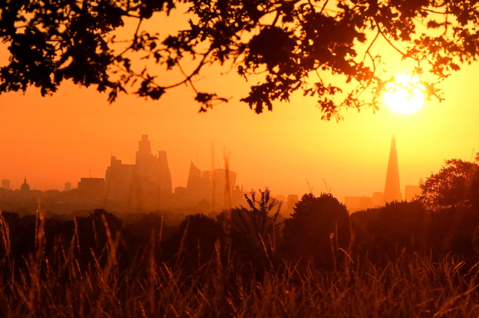 The sun rises above the London skyline, in London, U.K., Aug. 11, 2022.  (Reuters Photo)