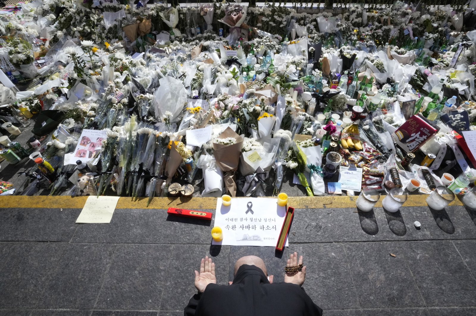 A Buddhist monk prays for the victims of a deadly stampede in Seoul, South Korea, Nov. 2, 2022. (AP Photo)